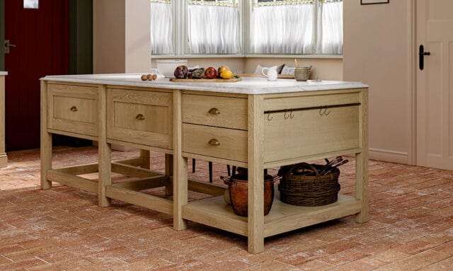 Mornington shaker oak kitchen by Kitchen Emporium